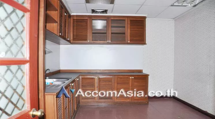 10  Office Space For Sale in Ratchadaphisek ,Bangkok ARL Ramkhamhaeng at Charn Issara Tower 2 AA14915